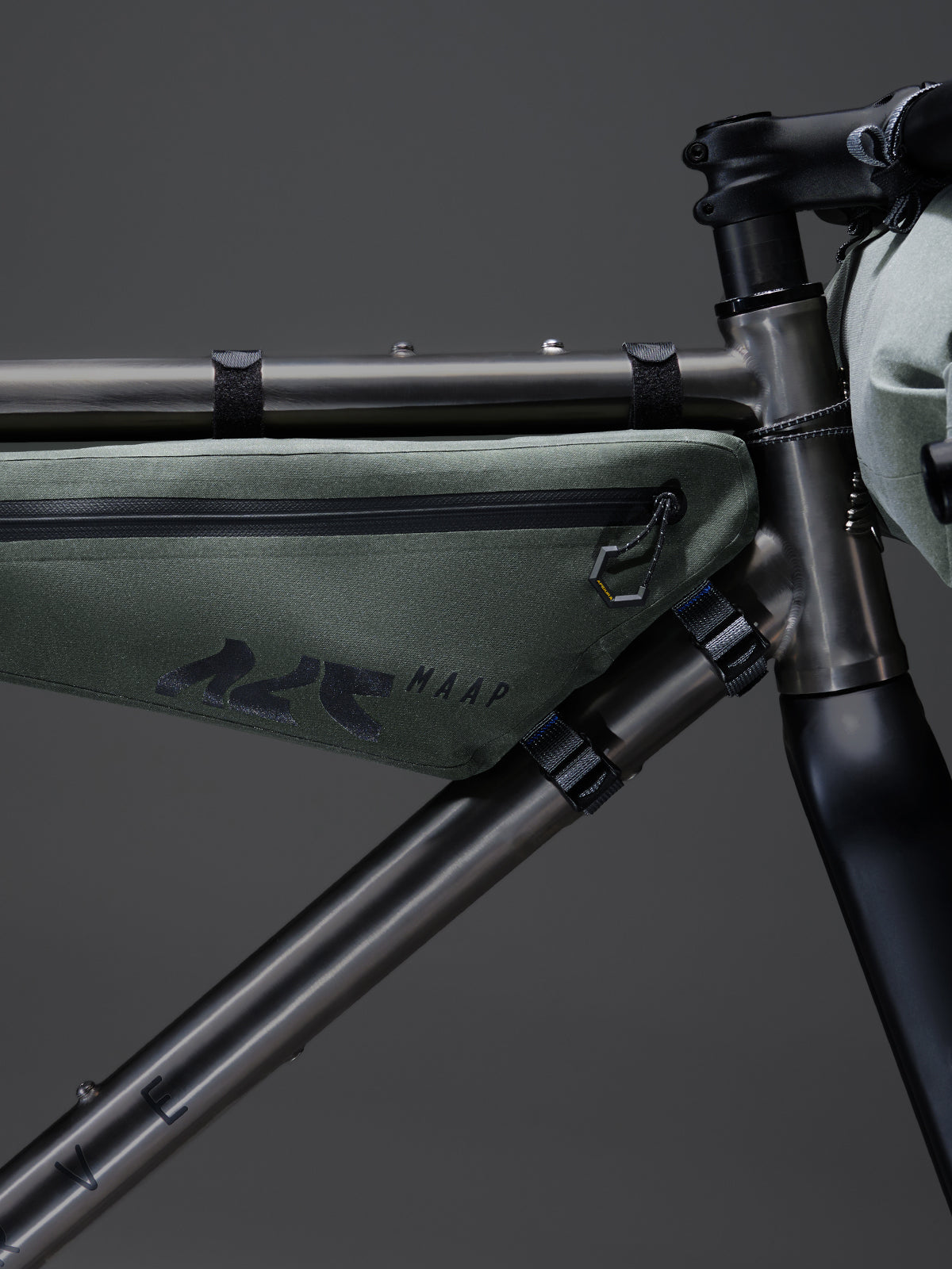 MAAP x Apidura Frame Pack 4 L